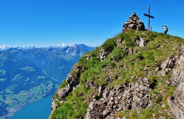 Fototapeta premium Zuestoll-Gipfel und Walensee