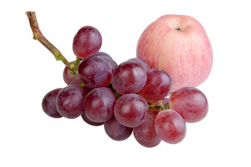 Obraz premium Red grapes and Fuji apples on isolated