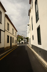 Fototapeta na wymiar Ruelles du centre-ville de Ponta Delgada (Sao Miguel)