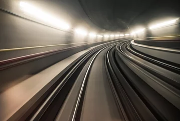 Photo sur Plexiglas Tunnel Fast underground train riding in a tunnel of the modern city