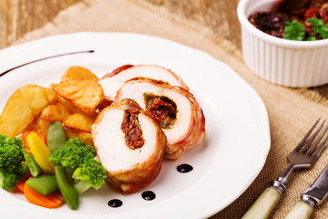 Delicious chicken rolls with dried tomatoes and mozzarella.