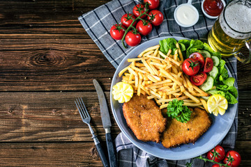Schnitzel mit Pommes 