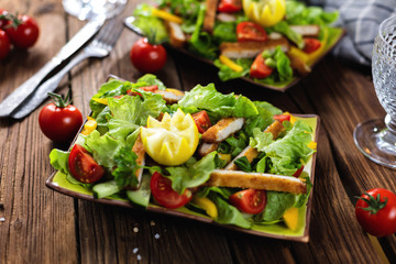Salat mit Putenstreifen 