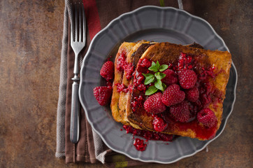 French toast with rapsberries