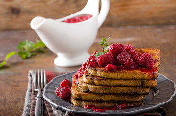 French toast with rapsberries