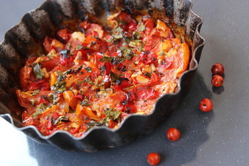 baked tomatoes in the oven with garlic
