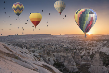 Obraz premium Hot air balloons flying over spectacular Cappadocia