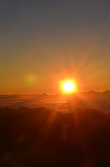 alba in alta montagna sole spettacolo tramonto 
