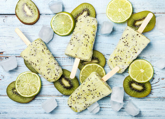 Homemade popsicles with kiwi
