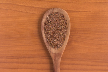 linseed into a spoon