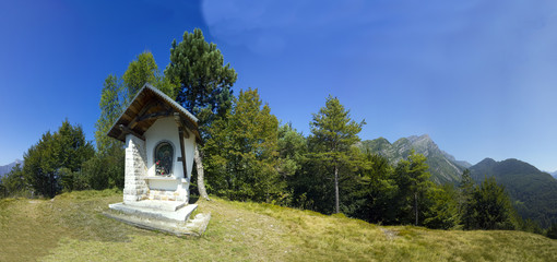 Chiesetta Alpina di Claut, in Val Settimana - panorama estivo