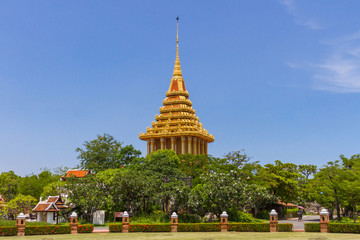 Fototapeta premium Golden pagoda in Ancient City, Samutprakarn Thailand