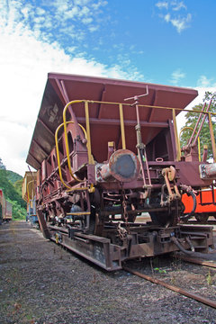 Sch&uuml;ttgutwagen auf Rollbock