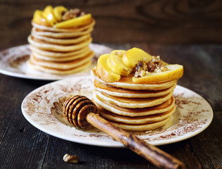 Pancake with honey, caramelized apples and walnuts