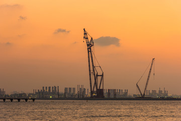 Obraz premium Sunset at the Dubai seaport, UAE
