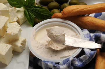 Φέτα τυρί Fetaost جبن Feta فيتا 菲達芝士 Фета フェタチーズ Ֆետա 페타 치즈 پنیر فتا Fetaostur פטה matured in brine Ελληνική κουζίνα Greek cuisine Griechische Küche Kuchnia grecka Cucina greca Gastronomía de Grecia