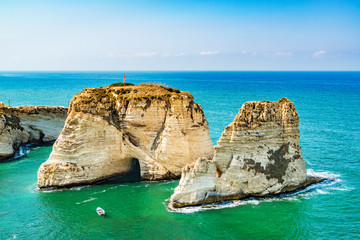 Obraz premium Pigeon Rocks in Raouche, Beirut, Lebanon. 