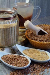 whole and crushed flax seeds - len as a dietary supplement
