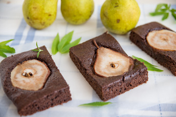 Schokoladen Brownies mit Birnen 