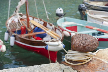 Obraz premium moor and boat in Vernazza, Cinque Terre, Italy