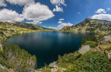 Fototapeta na wymiar Mountain Lake, beautiful panoramic view