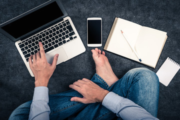 ノートパソコンの操作,ビジネスイメージ