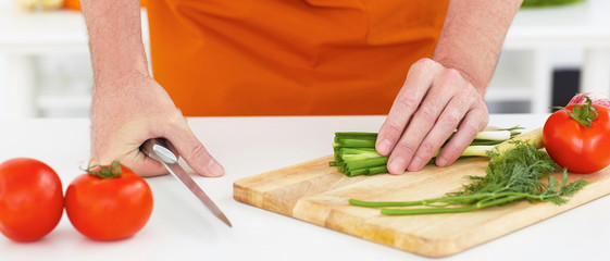 Man going to cut the onion couch with a knife.