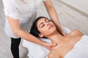 Obraz na płótnie Canvas Woman beautician doctor make body massage in spa wellness center