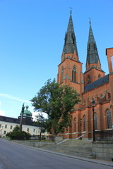 Fototapeta na wymiar Der berühmte Dom St. Erik in der Altstadt von Uppsala in Schweden