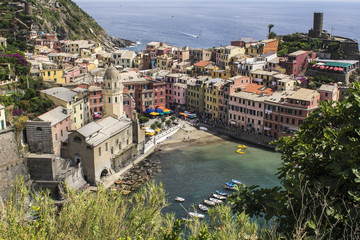 Fototapeta premium the pastel town of Vernazza, seen from above 