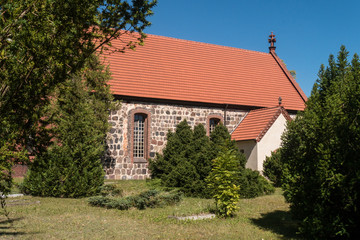 Fototapeta na wymiar Feldsteinkirche Paul-Gerhardt-Kirche in Ragow - Mittenwalde - Landkreis Dahme-Spreewald 