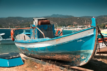Fototapeta na wymiar Old fishing boat on the land