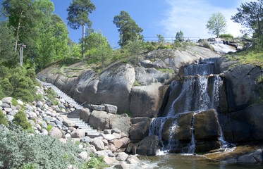 Fototapeta na wymiar Waterfall in a city park