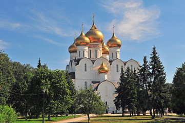 Fototapeta na wymiar The cathedral of Yaroslavl city