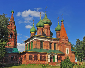 Fototapeta na wymiar Church of Saint Nicholas Mokryi, Yaroslavl city