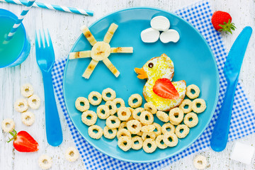 Creative baby food art idea, animal-shaped sugar sandwich