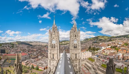 Fototapeten Basilica del Voto Nacional and downtown Quito © f11photo