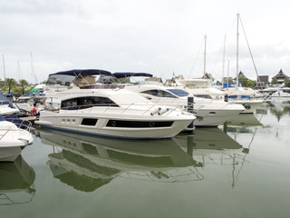 Obraz na płótnie Canvas Speedy boat moored in the marina.