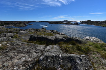 Schweden, Insel Tjörn, Boote zwischen den Schären