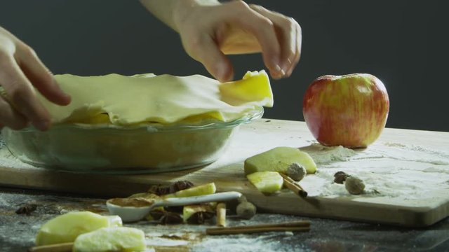 Covering apple pie with dough