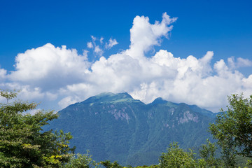 石鎚山　土小屋から見た瓶ヶ森（かめがもり）
