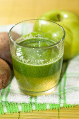 smoothie di kiwi e mele