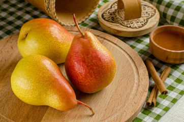 Ripe pear with honey and cinnamon