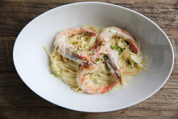 Spaghetti white sauce with shrimp