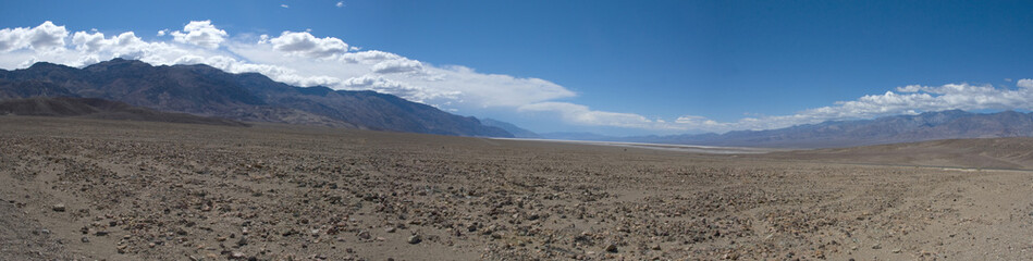 Weite W&uuml;stenlandschaft im Death Valley National Park in Kallifornien