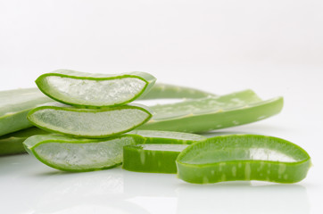 aloe vera fresh leaf water can help neutralize free radicals and properties are medicines