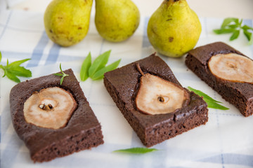 Schokoladen Brownies mit Birnen 