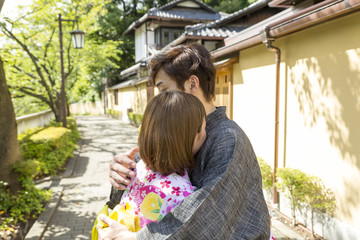男女　カップル　抱く　抱擁　愛　浴衣　和服