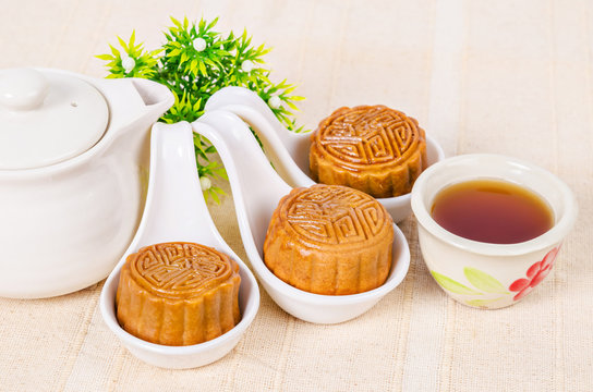 Mooncake and tea, Chinese mid autumn festival food.