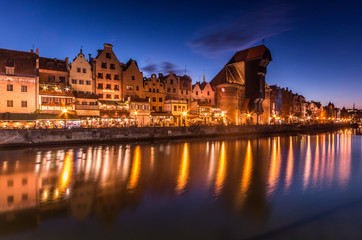 Plakat Gdansk old town with harbor and medieval crane in the night